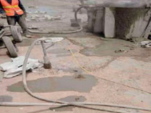 东明水泥混凝土路面板底注浆技术 路面脱空注浆整治方案